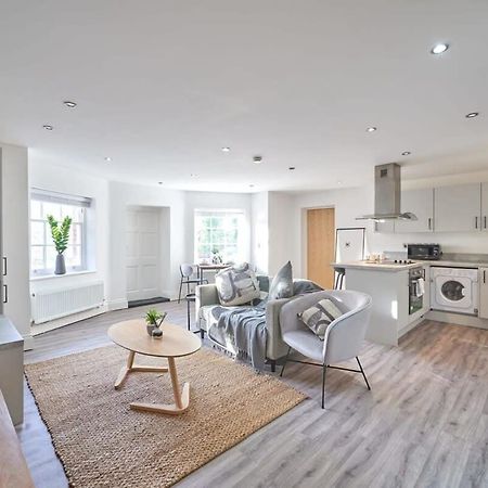 A Stylish Apartment With Parking In Preston Preston  Buitenkant foto