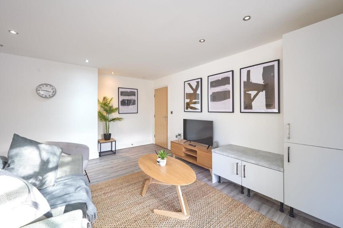 A Stylish Apartment With Parking In Preston Preston  Buitenkant foto