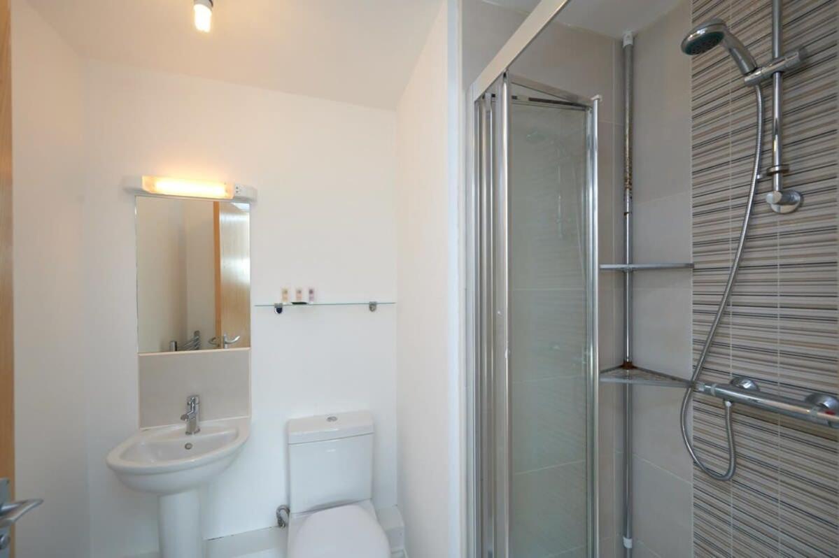 A Stylish Apartment With Parking In Preston Preston  Buitenkant foto