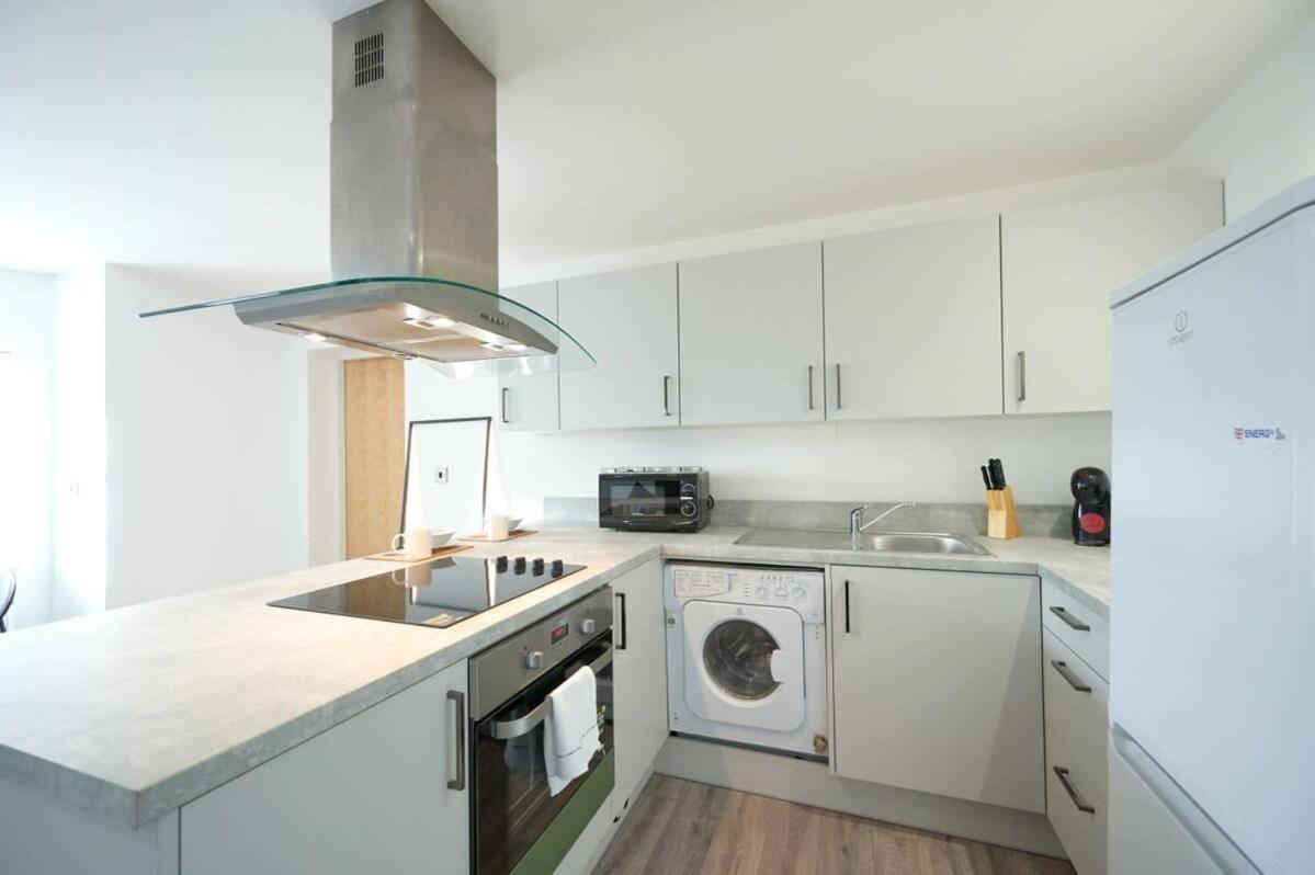 A Stylish Apartment With Parking In Preston Preston  Buitenkant foto